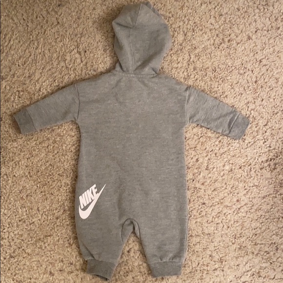 NWOT NIKE - Picture 2 of 4